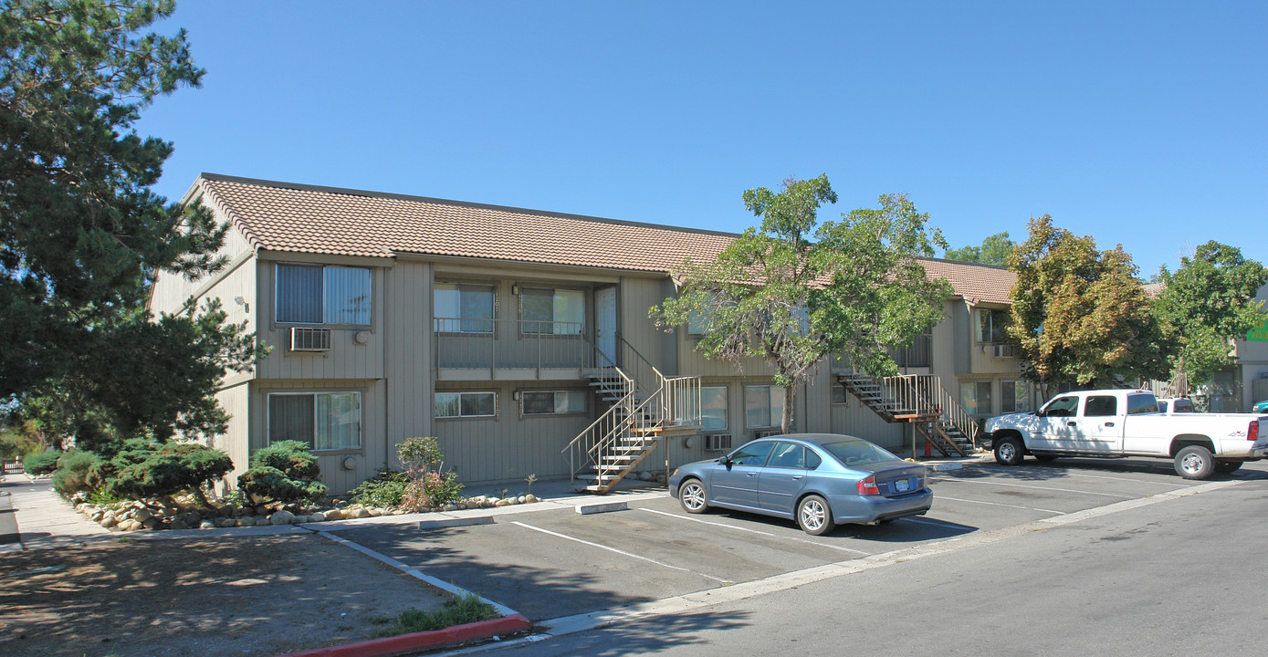 Open Circles West Apartment in Sparks, NV - Building Photo