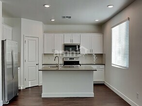 6619 S 42nd Dr in Phoenix, AZ - Foto de edificio - Building Photo