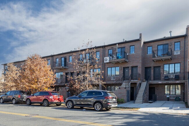 1900 Benson Ave in Brooklyn, NY - Foto de edificio - Building Photo