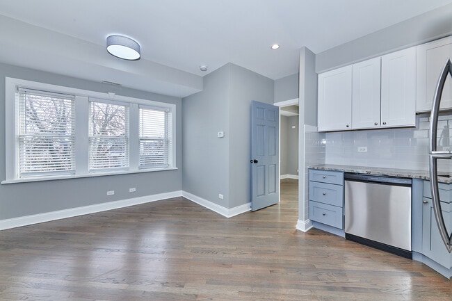 5701 W Seminole St in Chicago, IL - Building Photo - Building Photo