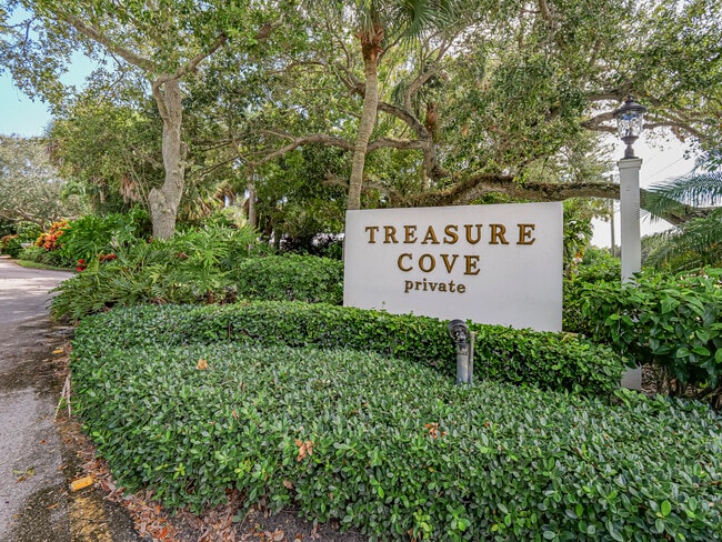 1405 Treasure Cove Ln in Vero Beach, FL - Building Photo - Building Photo