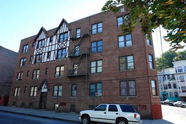 7 Coyle Pl in Yonkers, NY - Building Photo - Building Photo