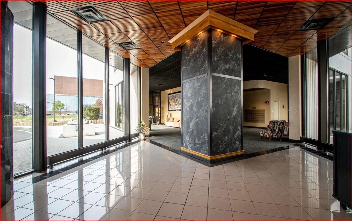 125 SW Jefferson Ave in Peoria, IL - Foto de edificio