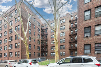 Fannwood Estates in Rego Park, NY - Foto de edificio - Building Photo