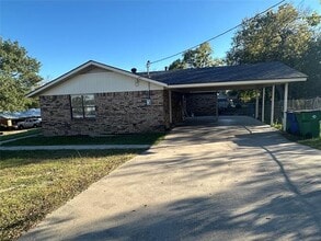 1500 S Cliff St in Decatur, TX - Building Photo - Building Photo