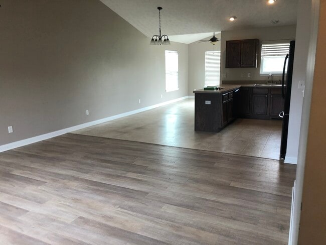 6593 Majestic Dr in North Ridgeville, OH - Foto de edificio - Building Photo