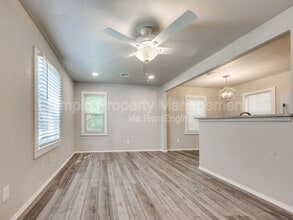 215 W Kittyhawk Dr in Midwest City, OK - Building Photo - Building Photo