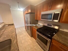 377 Summer St, Unit 5T Apartamentos