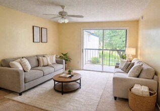 1964 Lake Atriums Cir, Unit 158 in Orlando, FL - Foto de edificio - Building Photo