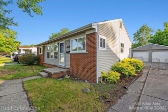 1361 Duncan Ave in Ypsilanti, MI - Building Photo - Building Photo