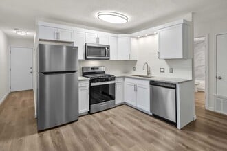 410 Regina St in San Antonio, TX - Building Photo - Building Photo