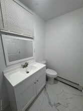 516 Morris Park Ave in Bronx, NY - Foto de edificio - Building Photo