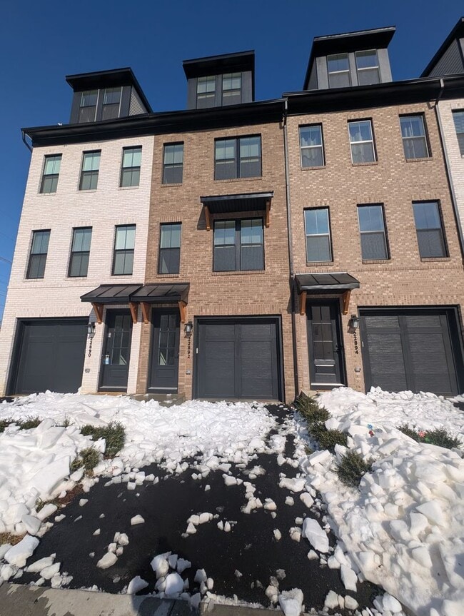 property at 22892 Tawny Pne Sq