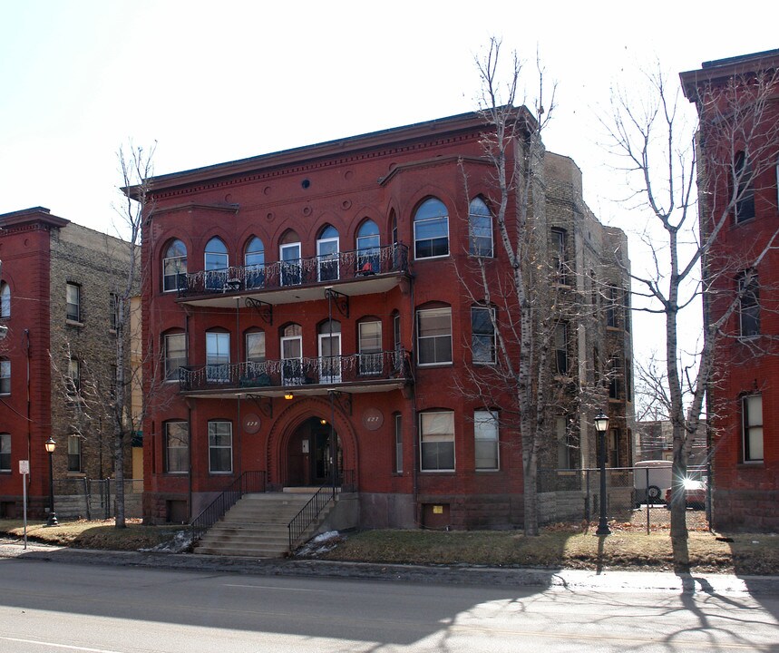 627-629 E Franklin Ave in Minneapolis, MN - Building Photo