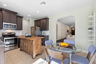 11205 Zimmerman Ln in Austin, TX - Building Photo - Building Photo