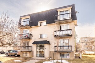 420 Robin Boul in Laval, QC - Building Photo