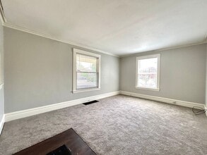 743 Neland Ave SE in Grand Rapids, MI - Building Photo - Building Photo