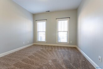 525 W Mossyleaf Dr SW in Huntsville, AL - Building Photo - Building Photo