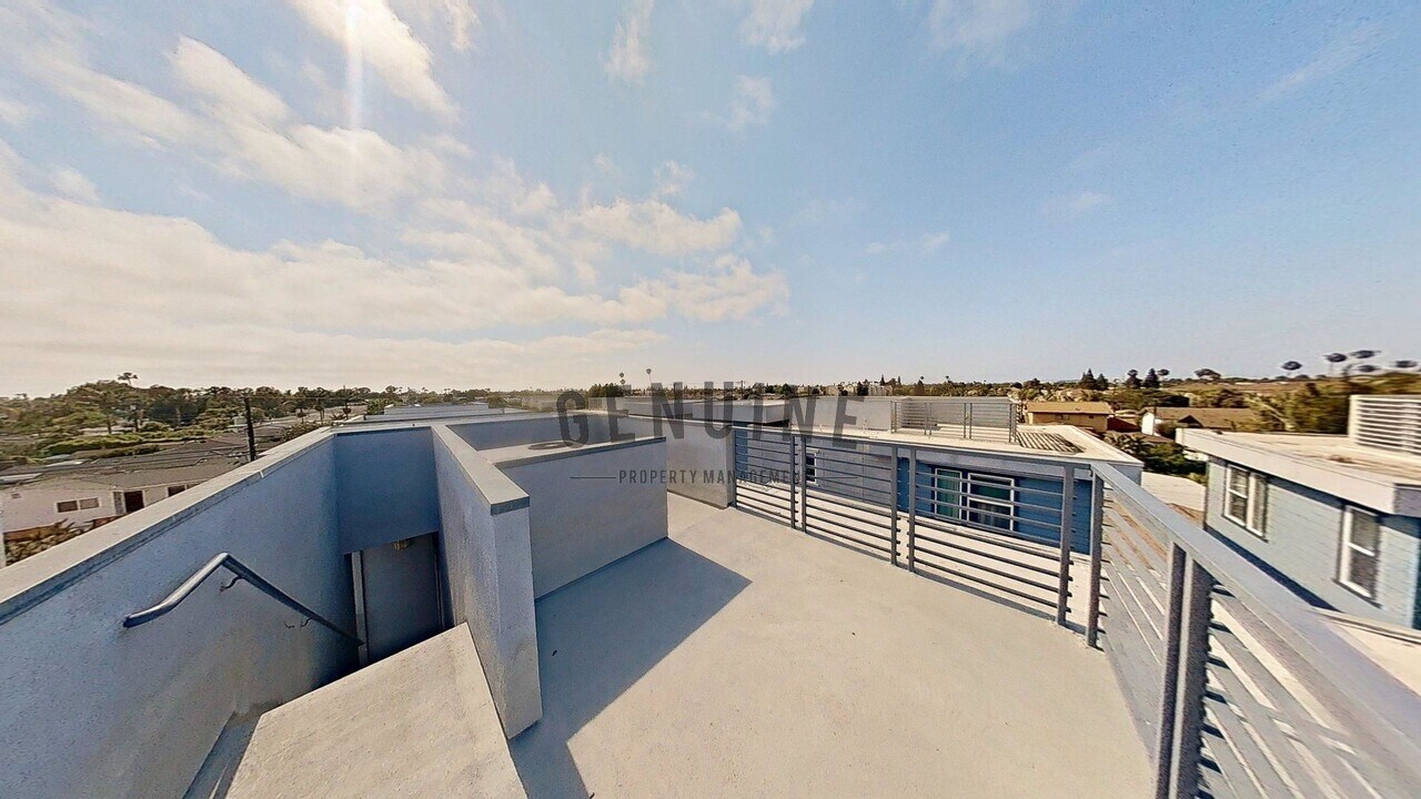2070 Maple Ave in Costa Mesa, CA - Building Photo