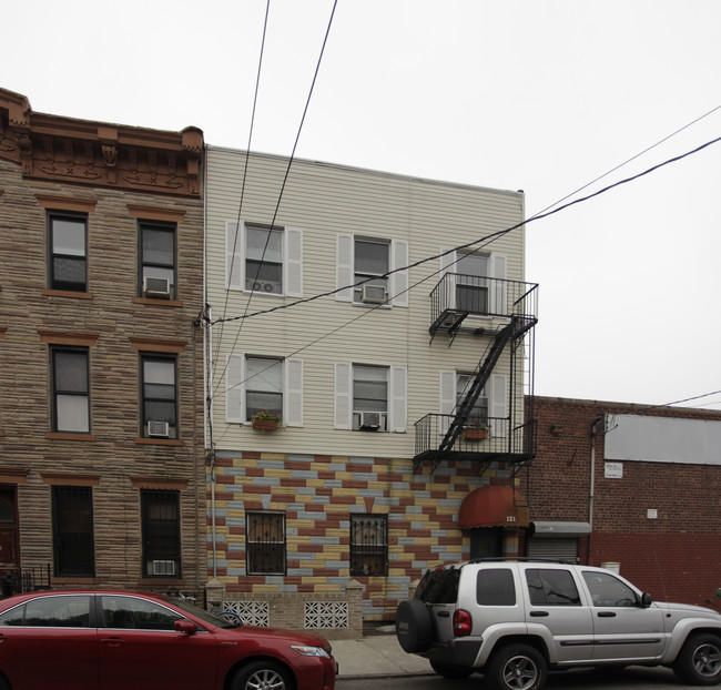 121 Dikeman St in Brooklyn, NY - Building Photo - Building Photo