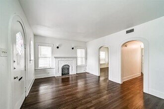 2235 Welch St in Houston, TX - Building Photo - Building Photo