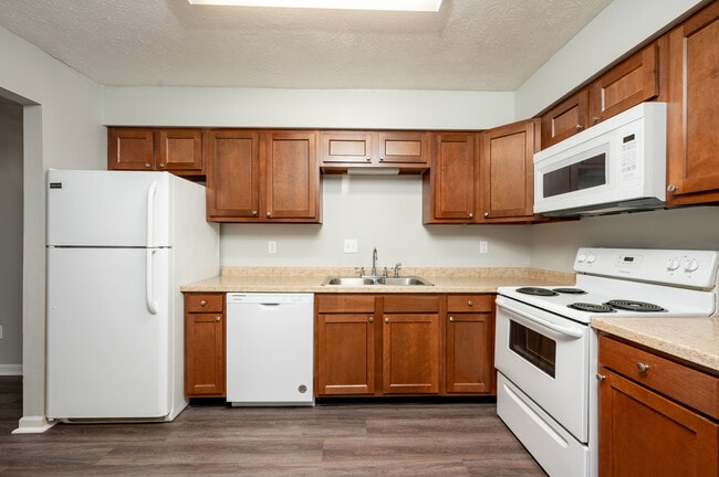 Castleton Manor Apartments in Indianapolis, IN - Building Photo - Interior Photo