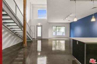 11500 Tennessee Ave in Los Angeles, CA - Building Photo - Building Photo