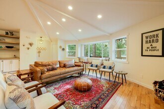 2352 NW Marken Pl in Bend, OR - Building Photo - Building Photo