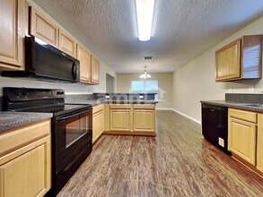 7652 Vandalay Dr in Jacksonville, FL - Foto de edificio - Building Photo