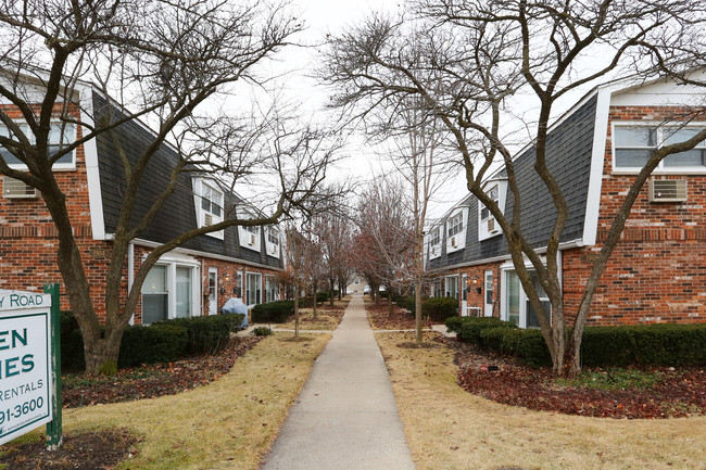 Park Townhomes in Highland Park, IL - Building Photo - Building Photo