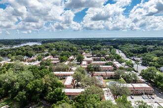 Colonial Point Condominiums in Jacksonville, FL - Building Photo - Building Photo