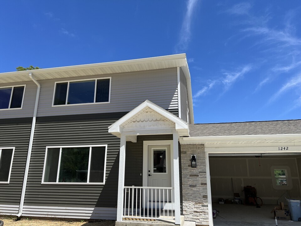 1244 Salem Dr in Edgerton, WI - Building Photo