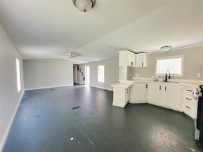 312 Paddock St in Willis, TX - Building Photo - Building Photo