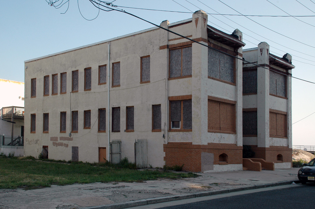 111 Oriental Ave in Atlantic City, NJ - Foto de edificio