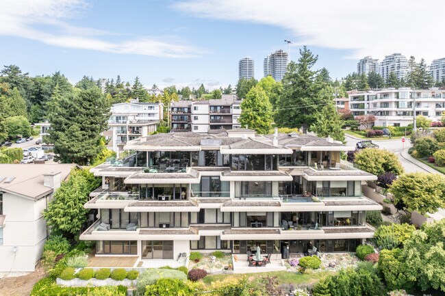 15050 Prospect Av in White Rock, BC - Building Photo - Building Photo