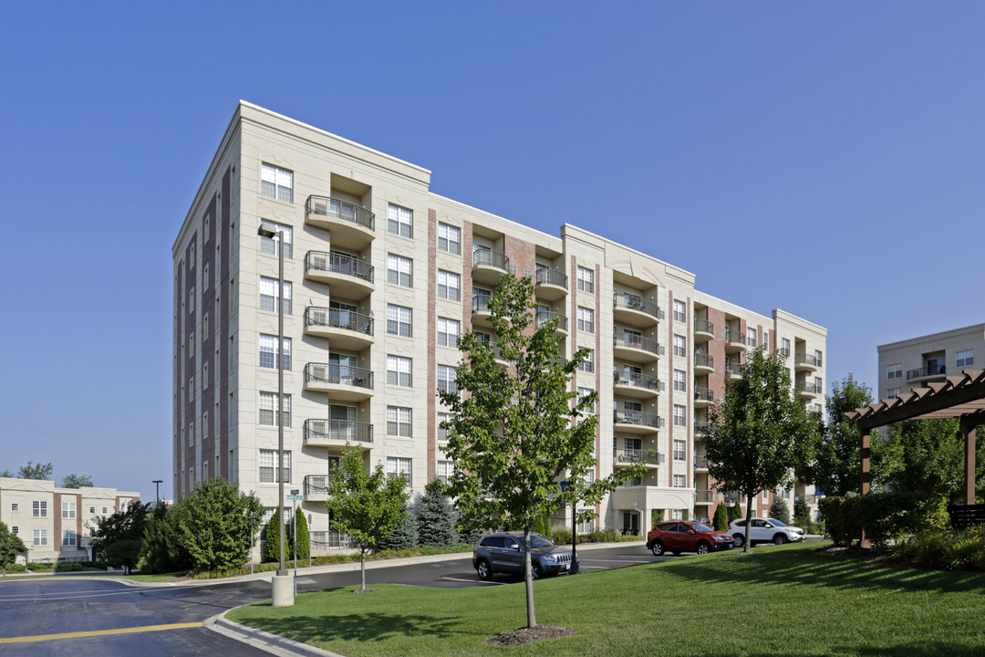 The Easton Downers Grove in Downers Grove, IL - Foto de edificio