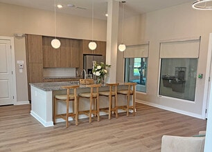 Springhouse Square in Charlotte, NC - Building Photo - Building Photo