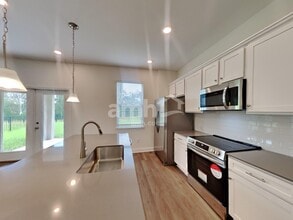 27120 St Andrews Ave in Wesley Chapel, FL - Foto de edificio - Building Photo