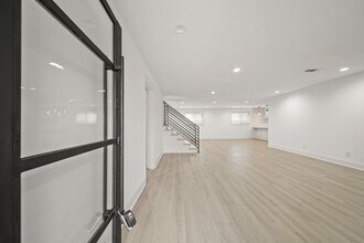 6010 Rutherglenn Dr in Houston, TX - Foto de edificio - Building Photo