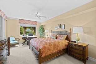 2748 Tiburon Blvd E in Naples, FL - Building Photo