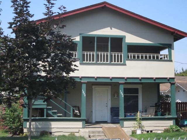 1040-1042 W 12th St in Medford, OR - Building Photo