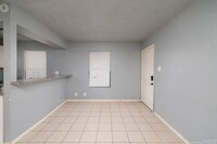 3442 Gateway Dr, Unit 102 in San Antonio, TX - Building Photo - Building Photo