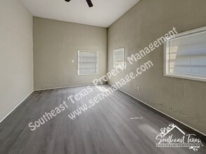 1709 Mcfaddin Ave in Beaumont, TX - Building Photo - Building Photo