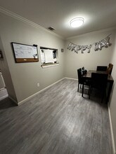 892 W Vanderbilt St in Stephenville, TX - Foto de edificio - Building Photo