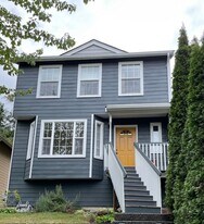 1412 Sweetbay Dr in Bellingham, WA - Building Photo