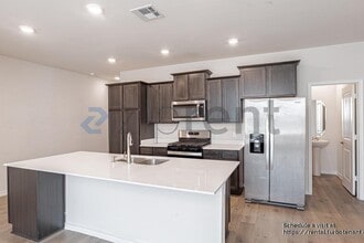 2020 Saddle Wy in Mesquite, TX - Foto de edificio - Building Photo