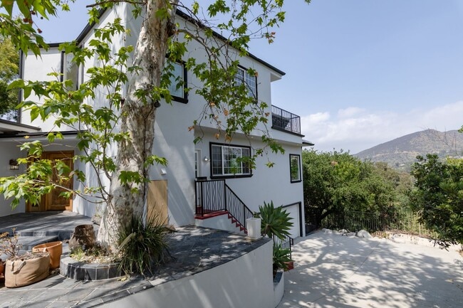 3008 Passmore Dr in Los Angeles, CA - Building Photo - Building Photo