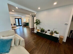 321 Minute Arms Rd in Union, NJ - Building Photo - Building Photo