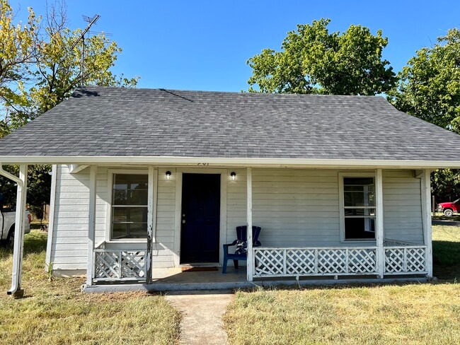 property at 501 W Elm St