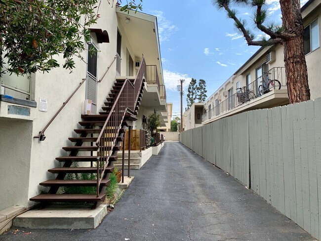 1336 S Centinela Ave in Los Angeles, CA - Building Photo - Building Photo